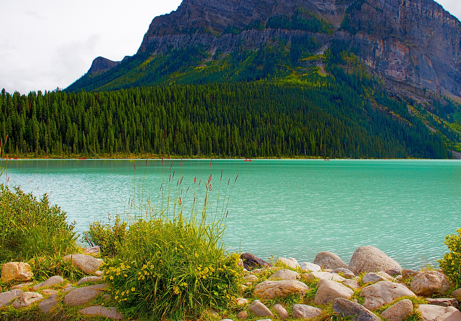 Lake Louise in Alberta, turquoise water under the peaks
